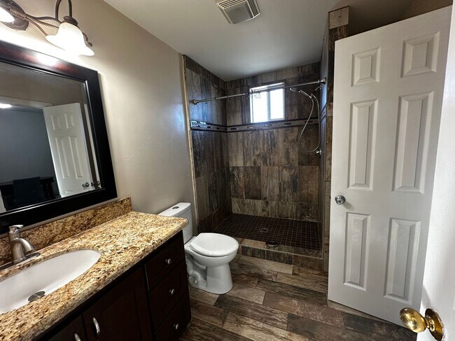 Foto del edificio - 2235 Cloyne St