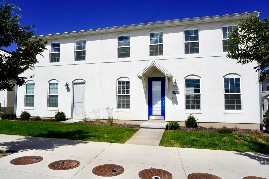 Primary Photo - 10637 S Cardinal Park Rd