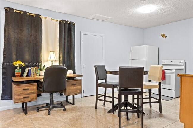 Foto del edificio - 600 NW 99th St