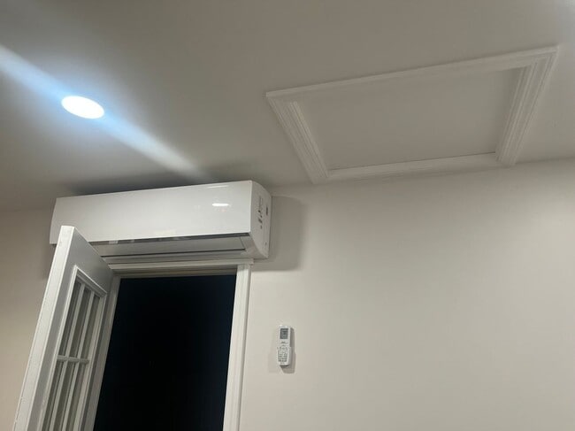 Building Photo - 20 Irving Pl Building Photo - 20 Irving Pl