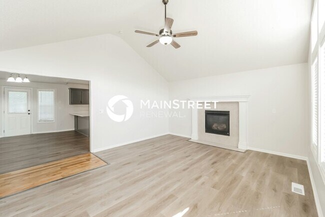 Foto del edificio - 3 Bedroom Pet-Friendly Home in LEES SUMMIT, MO with Main Street Renewal
