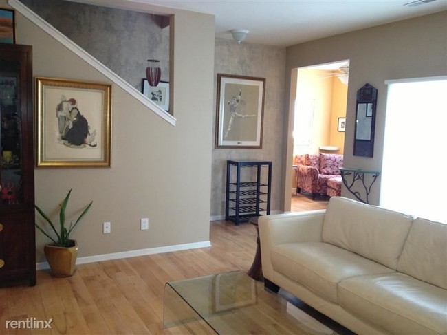 Building Photo - 3 br, 2 bath Condo - Scio Village