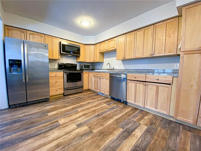 Building Photo - 1042 E Circle Dr