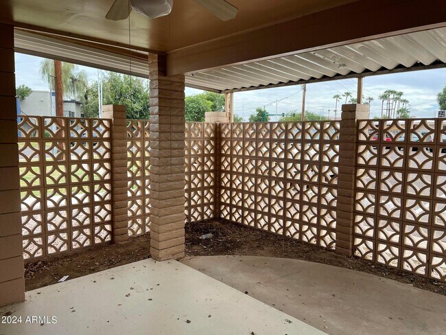 Building Photo - 5439 W Glenrosa Ave