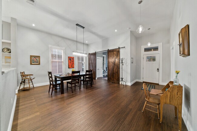 Foto del edificio - 510 E Mistletoe Ave
