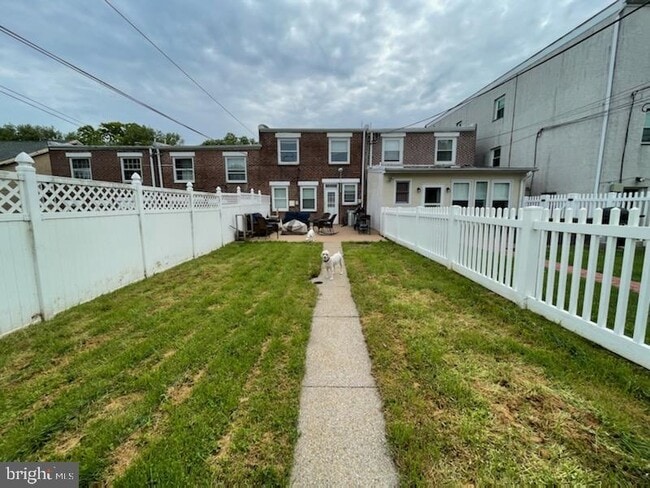 Building Photo - 128 E 6th Ave