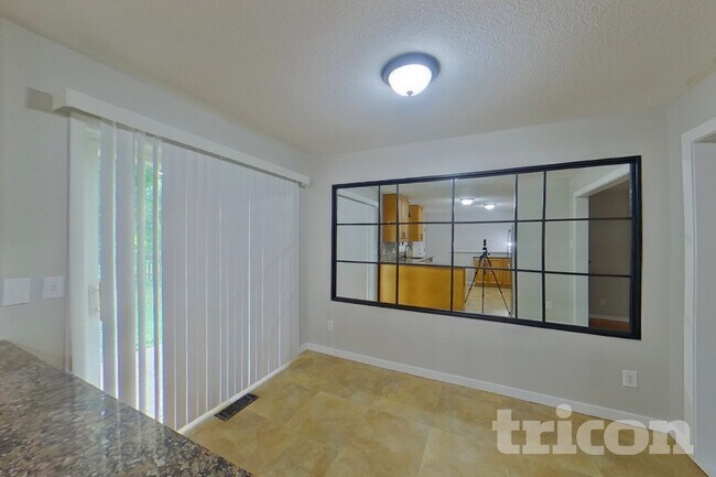 Foto del edificio - 1420 Boone Ave N
