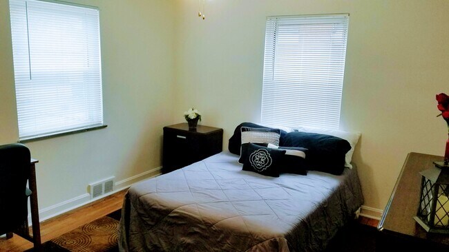 Foto del edificio - 7710 Plainfield Rd
