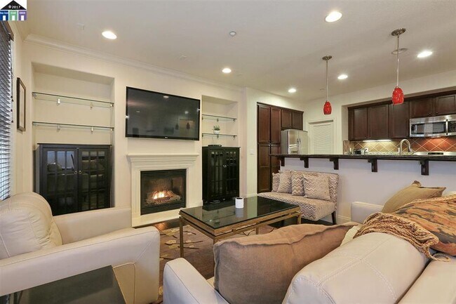Building Photo - Luxury Townhome in Dublin Ranch