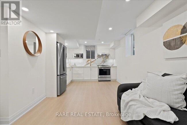 Building Photo - 25 Atira Ave