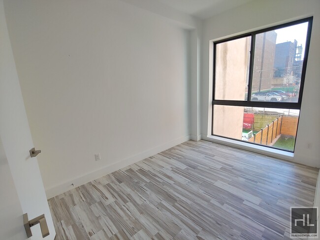 Foto del edificio - EAST 153 STREET