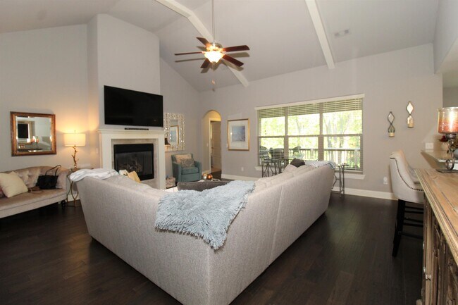 Building Photo - 4027 Benjamin Ln