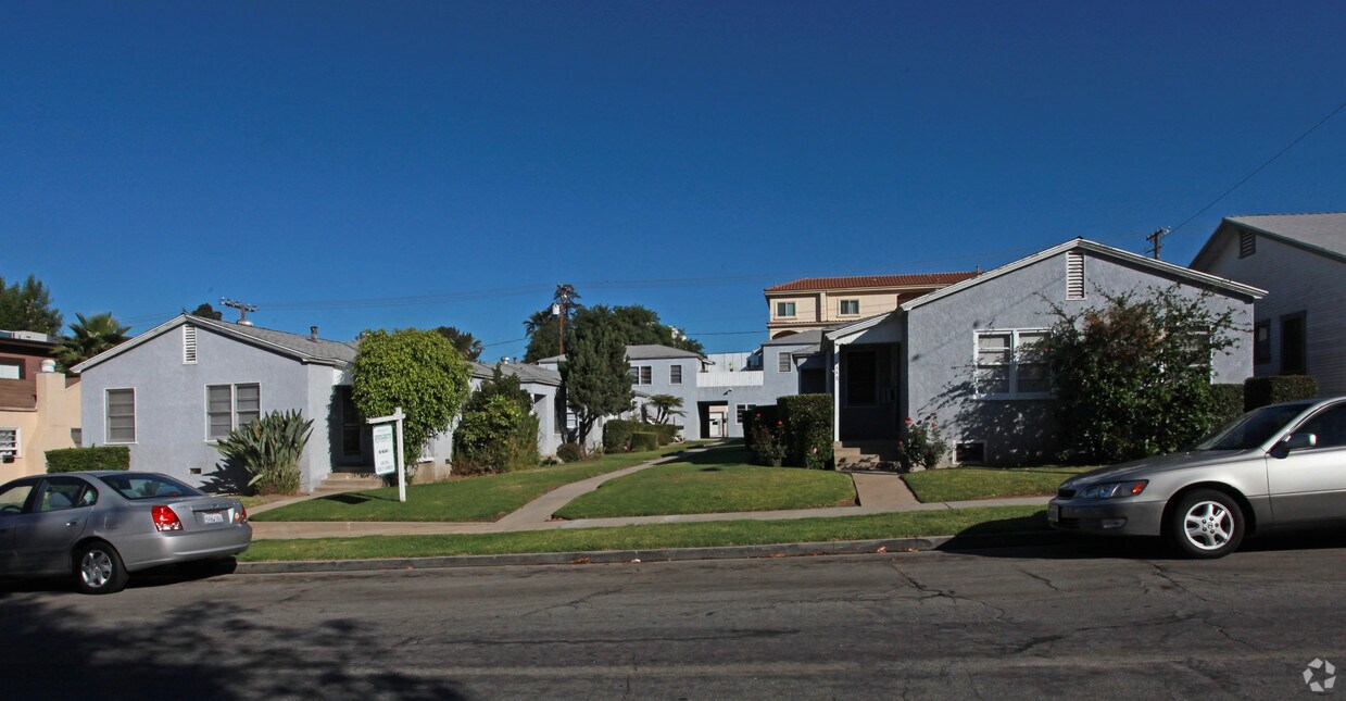 Building Photo - 535 E Tujunga Ave
