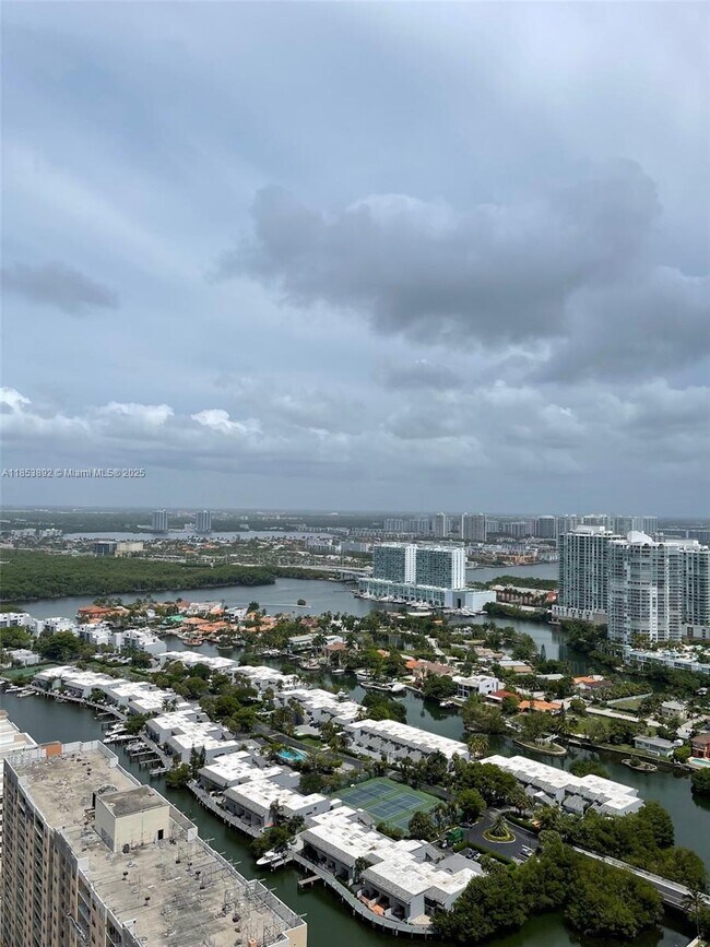 Foto del edificio - 15901 Collins Ave