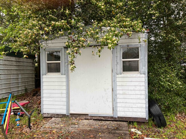 Foto del edificio - 118 S Tillman St