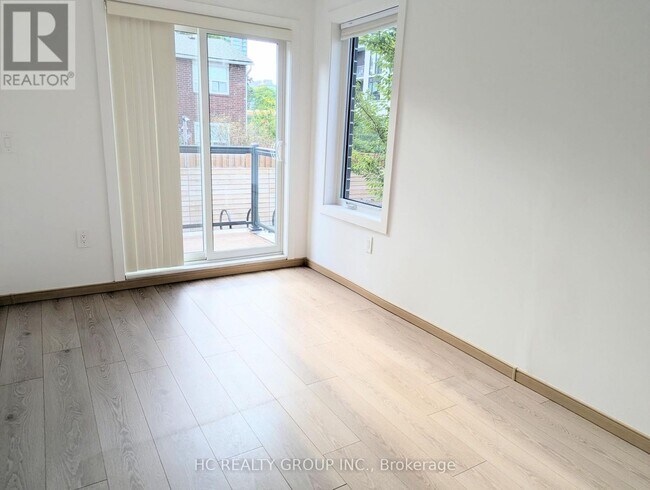 Photo du bâtiment - 3423 Sheppard Ave E