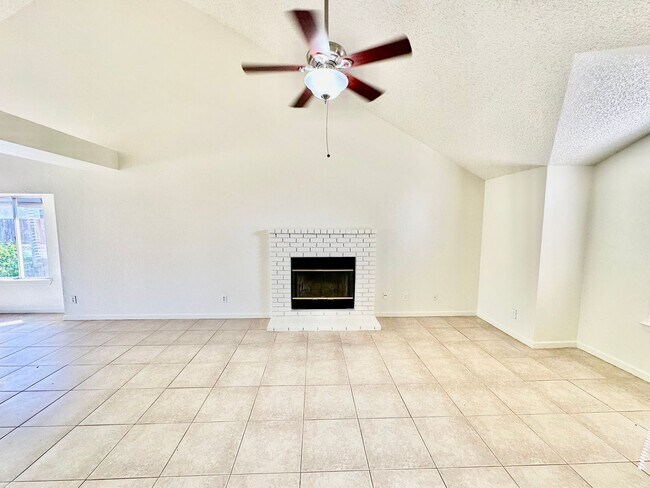 Foto del edificio - Updated North Fresno 3/2