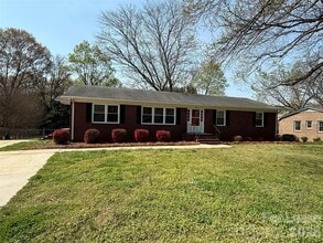 Building Photo - 851 Fieldstone Rd