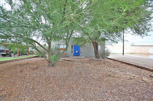 Building Photo - 407 E Eason Ave