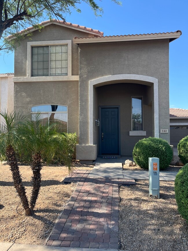 Professionally Landscaped Yard - 140 W Beechnut Pl