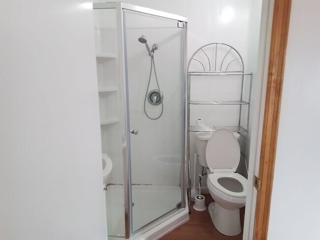 Foto del edificio - Studio for single person-All Utilities Included!