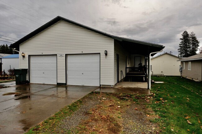 Foto del edificio - Basement 2 bed 1 bath unit