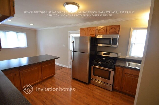 Building Photo - 3439 Clinton Ave