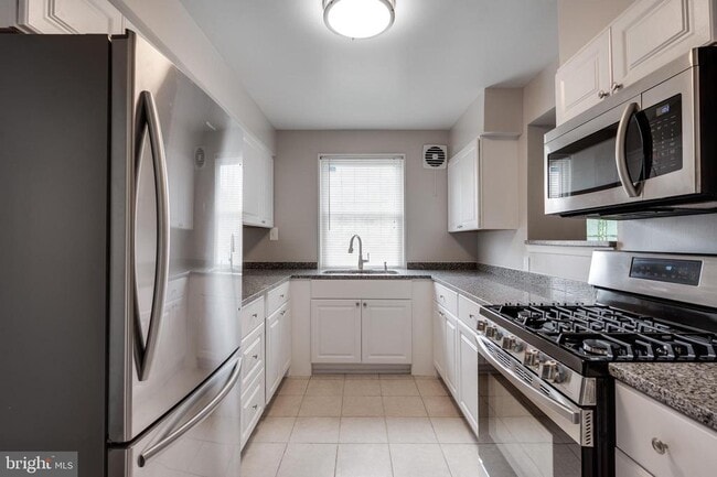 Building Photo - 2327 Wyngate Rd