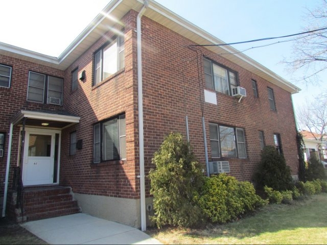 Primary Photo - 62 Tulip Avenue