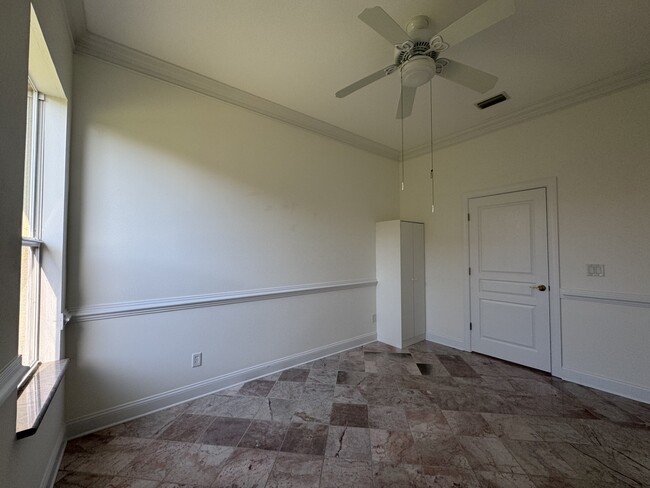 Building Photo - 333 Cipriani Way