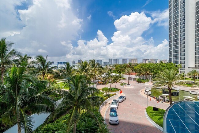 Building Photo - 18101 Collins Ave