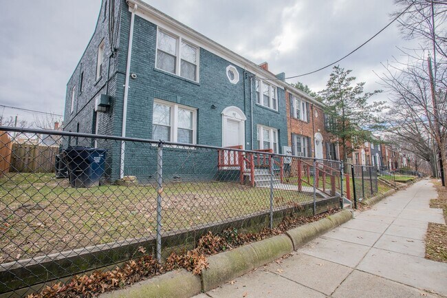 Photo - Cozy 2 BR/1 BA Apartment in Congress Heights!