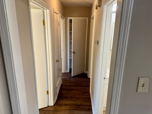 Foto del edificio - 5384 Haynes Dr