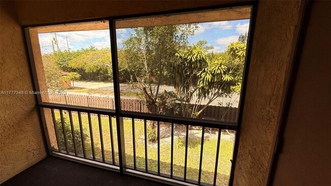 Foto del edificio - 5987 Forest Hill Blvd