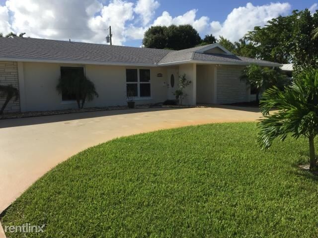 Foto del edificio - 4 br, 2 bath  - 10171 Daphne Ave