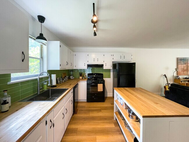 Kitchen with all new appliances. - 328 Pine Ridge Rd