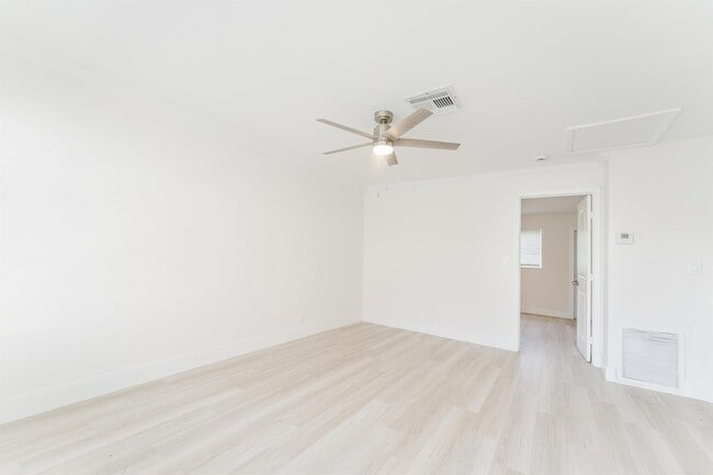 Foto del edificio - 3420 NE 16th Terrace