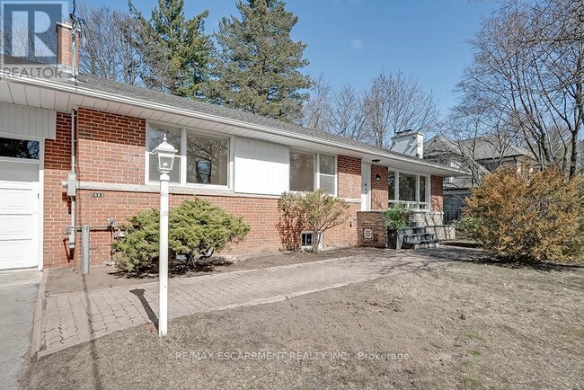 Photo du bâtiment - 2063 Glenforest Crescent