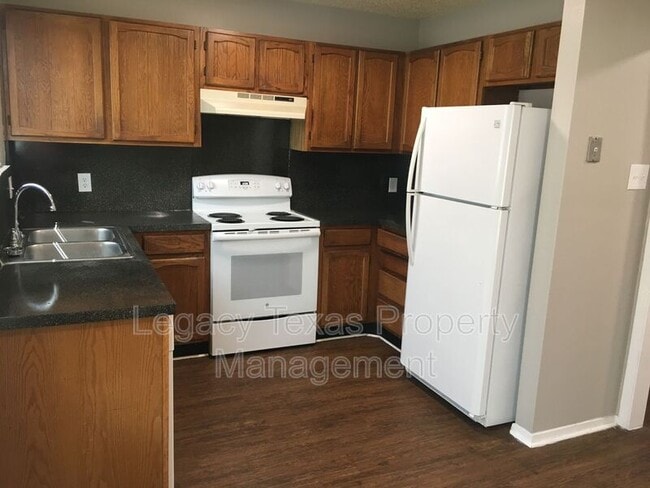 Building Photo - 1409 Courtney Pl