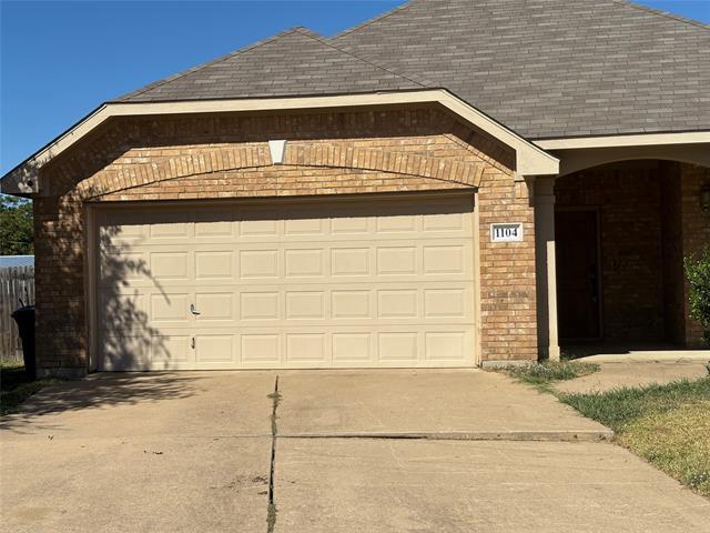 Primary Photo - 1104 Saddle Ct