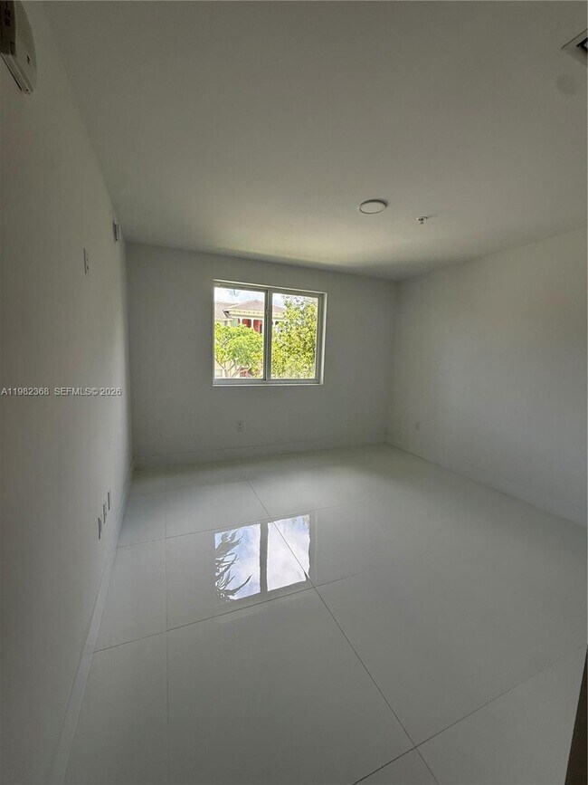 Foto del edificio - 10950 NW 82nd St