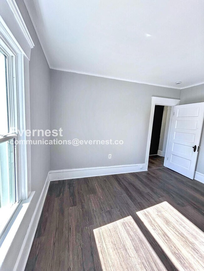 Foto del edificio - 2216 E 82nd St