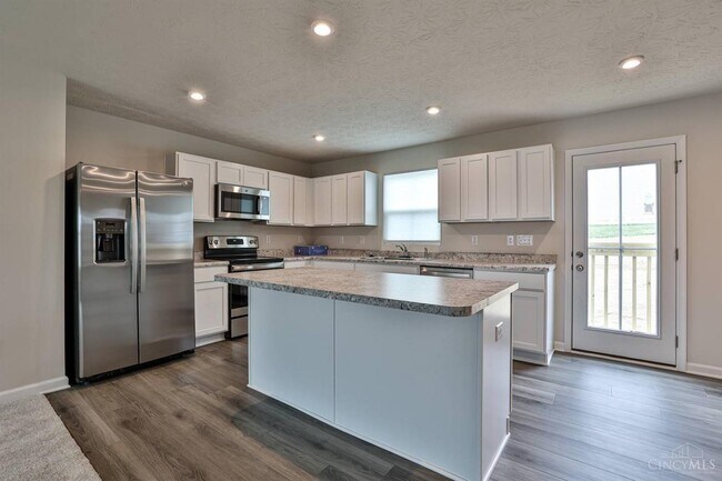 Building Photo - 5959 Hayden Dr