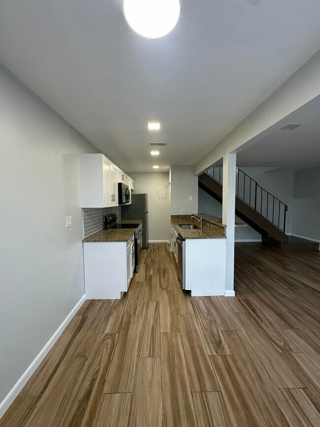 Foto del edificio - 200 E Tiffany Dr