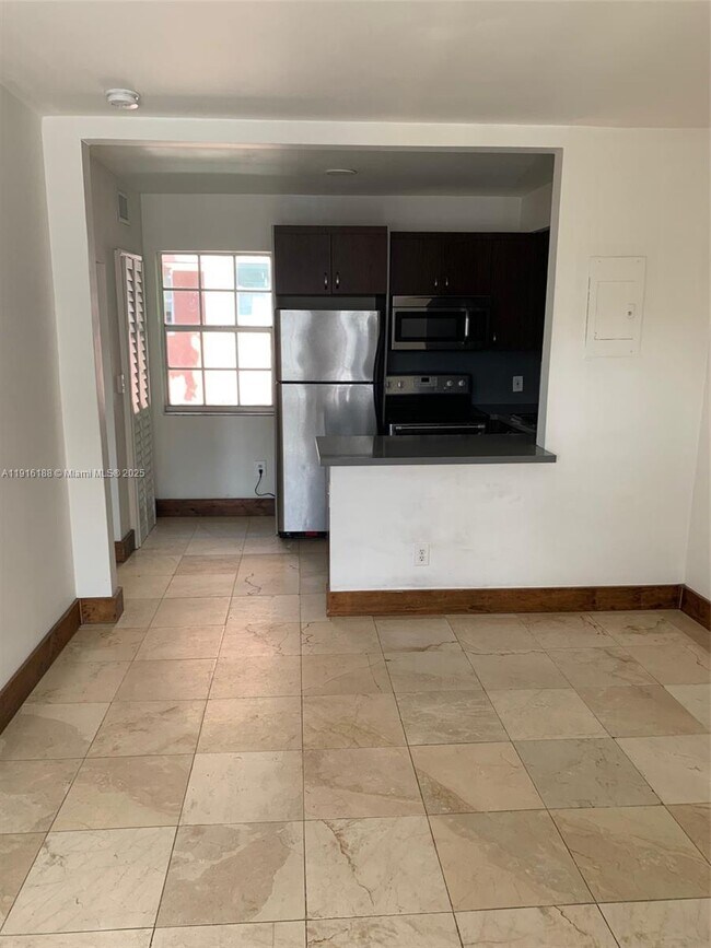 Foto del edificio - 551 NE 62nd St