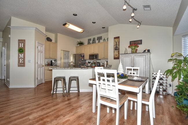 Building Photo - 5900 Mossy Oaks Dr