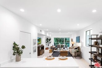 Building Photo - 11620 Chenault St