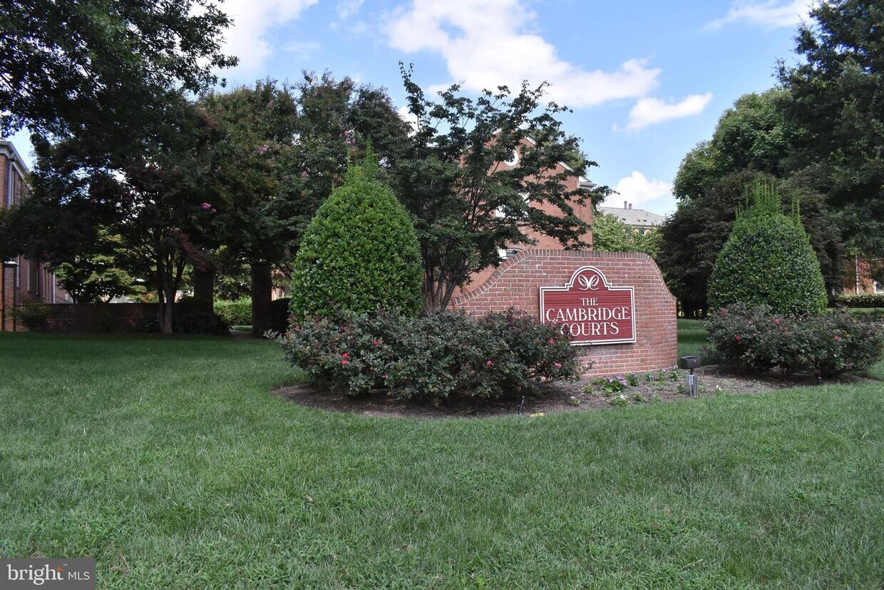 Primary Photo - 2801 Arlington Blvd