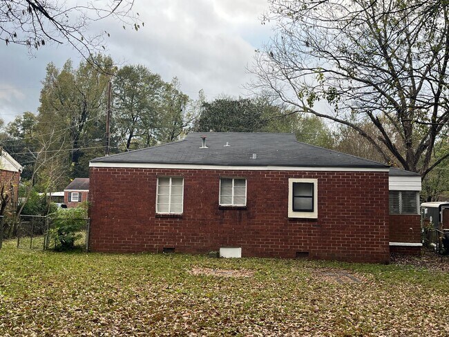 Foto del edificio - 922 Harbison Dr