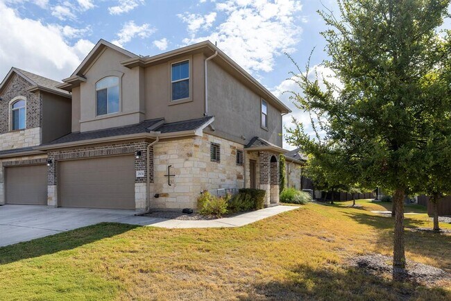 Building Photo - 2880 Donnell Dr